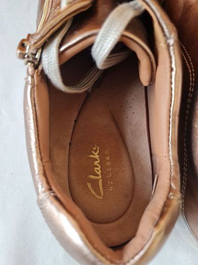 Clarks nallie Rose gold size 6D eu 39 leather Zip and lace closure In excellent condition