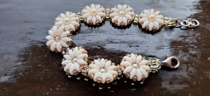 Bracelet handmade with pearl