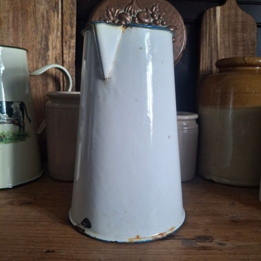 Vintage Enamel Jug (2 Litre)