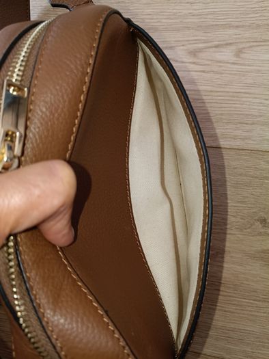 Uterque ladies crossbody genuine leather handbag in excellent condition and never used see last three photos for exact measurements FREE STANDARD POSTAGE INCLUDED