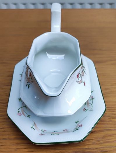 Vintage Johnson Brothers Eternal Beau Gravy Boat & Under Plate Made in England