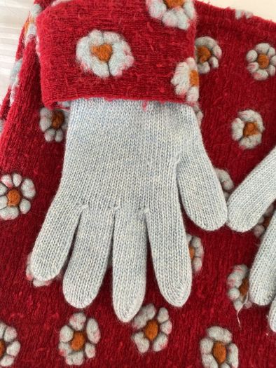 Scarf/Gloves Set