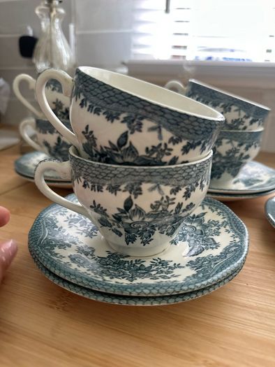 Vintage cup set
