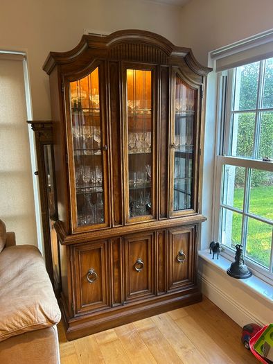 Reproduction display cabinet