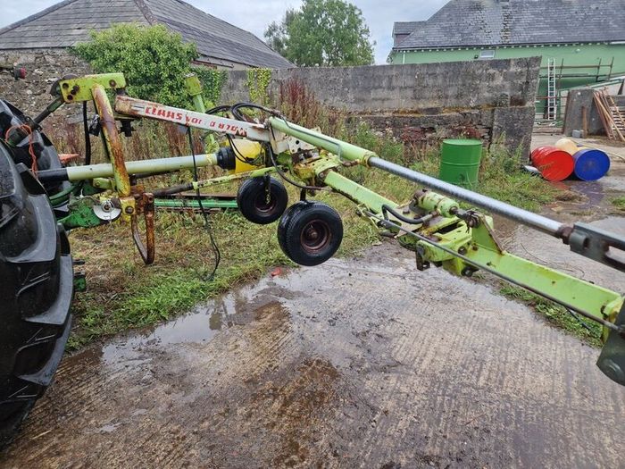 Class 870 tedder