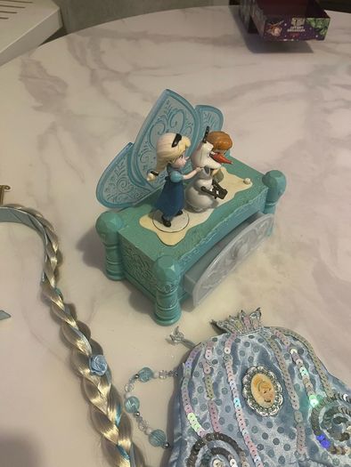 Elsa jewellery box (batteries included) bag and headband