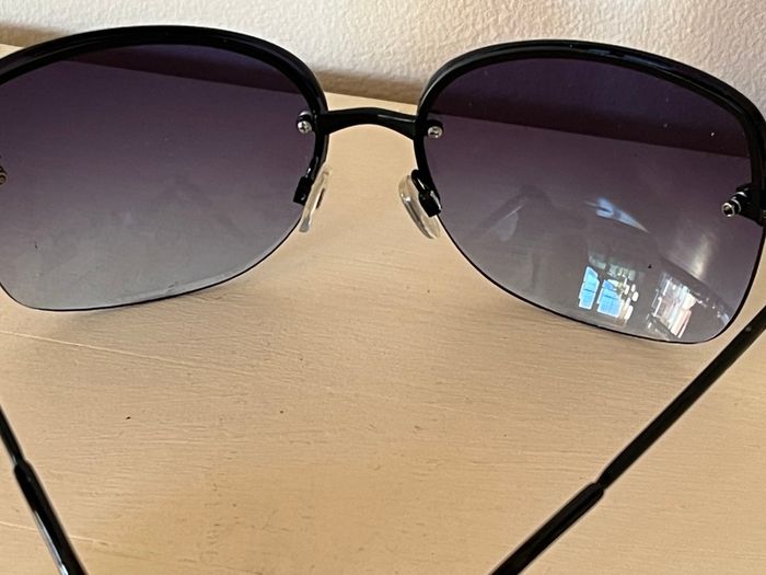 Tahari Sunglasses