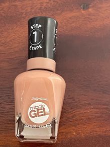 Sally Hansen Miracle Gel Polish in Frill Seeker