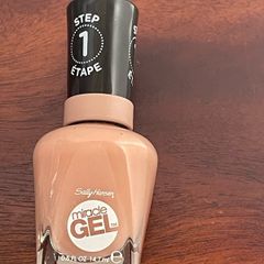 Sally Hansen Miracle Gel Polish in Frill Seeker