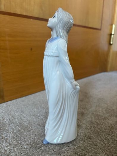 Tengra porcelain figurine of a girl in a gown, handmade in Valencia, Spain