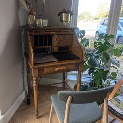 Beautiful Oak Roll-Top Writing Bureau  495 ONO