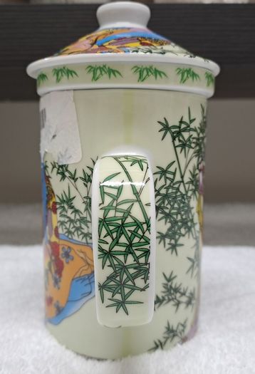 Porcelain Chinese tea mug with infuser and lid