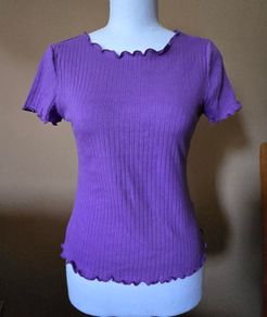 T-shirt with lettuce-edge trim