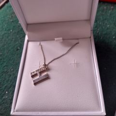 ladies silver chain and pendant
