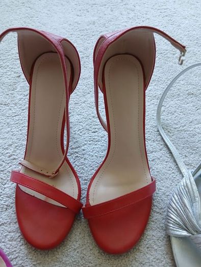 Ladies heels bundle size 4