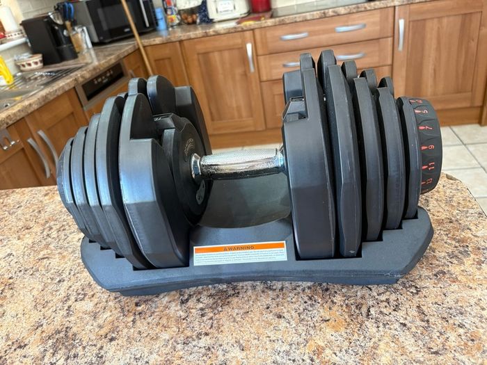 Selectable Dumbbell 1 X 2.5-40kg Operates Smoothly!