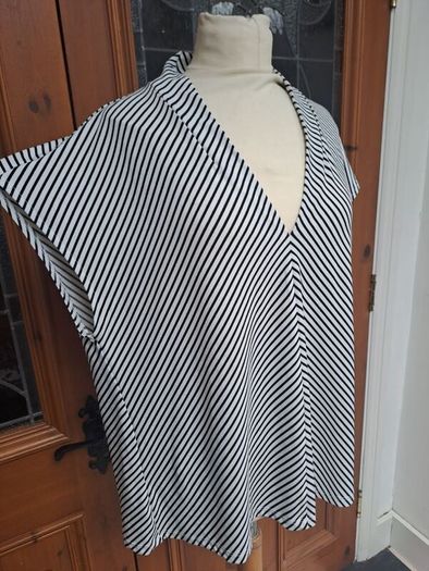 Gallery stripe top