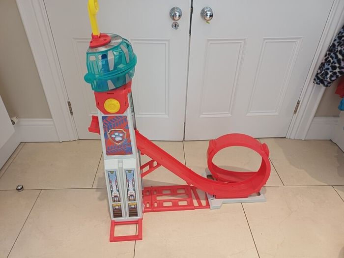 Paw patrol tower and 2 vehicles