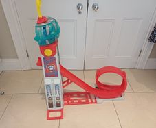 Paw patrol tower and 2 vehicles