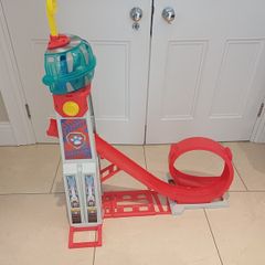 Paw patrol tower and 2 vehicles