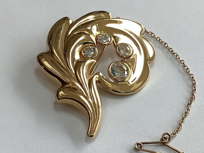Arezzo 762 AR 750 pristine vintage 18k Italian gold, leaf brooch