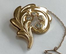 Arezzo 762 AR 750 pristine vintage 18k Italian gold, leaf brooch