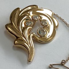 Arezzo 762 AR 750 pristine vintage 18k Italian gold, leaf brooch