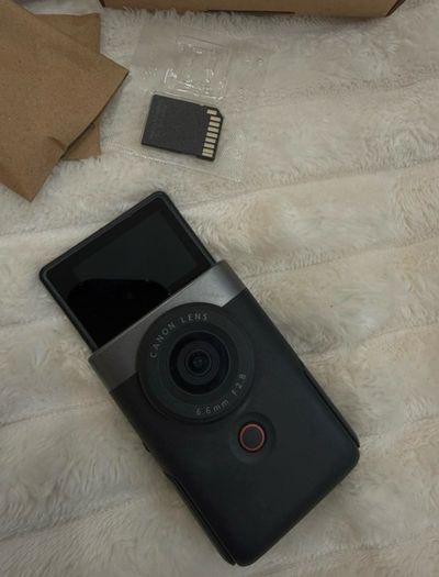 Canon Powershot V10