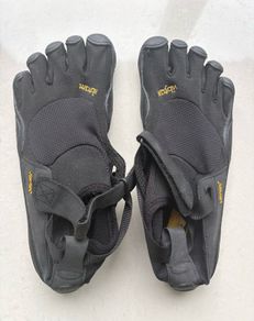 Vibram Five Fingers Evo Womens Versatile Training Tabi Shoes. Never worn. The RRP on Decathlon UK's website is Stg 77. Bargain!