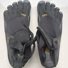 Vibram Five Fingers Evo Womens Versatile Training Tabi Shoes. Never worn. The RRP on Decathlon UK's website is Stg 77. Bargain!
