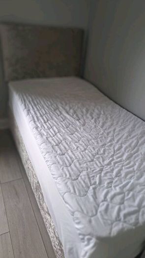 2 single divan beds with matresses