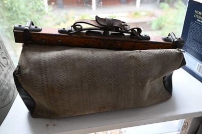 Gladstone doctors bag