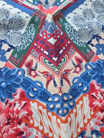 Louis vuitton silk scarf square 90 as new