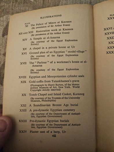 Digging Up The Past. By Sir Leonard Woolley. 32 Illustrations.  Paperback In Good Condition.  See Photos For Same.