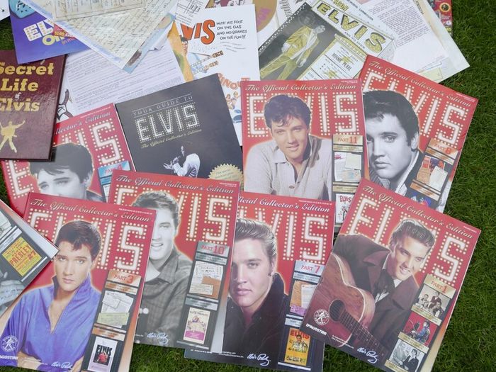 Elvis Presley Deagostini Collectors Box & Collectors Items