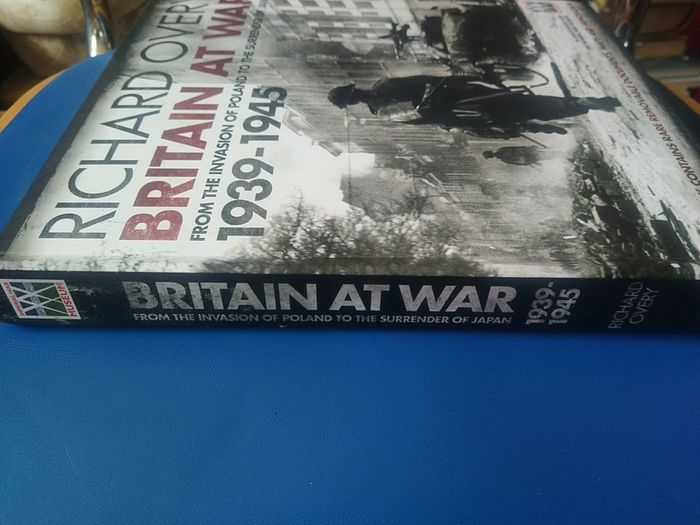 Britain At War 1939-1945 - Richard Overy