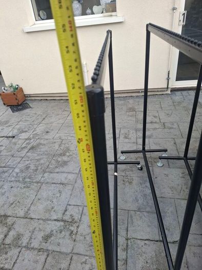 clothes hanging rails