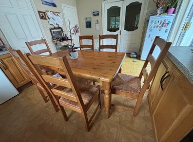 Solid pine kitchen table with 6 chairs