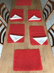 6 red woven place mats and 4 napkins
