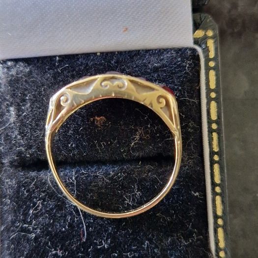 9ct gold ruby ring