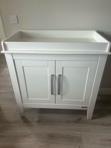 changing unit/ dresser
