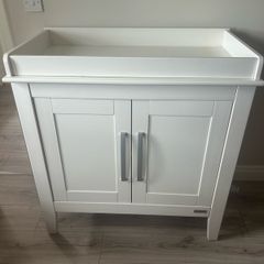 changing unit/ dresser