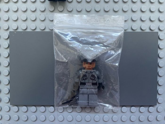 lego star wars sw0670 First Order Officer (Lieutenant / Captain) minifigure- Male