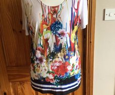 Ladies Bold floral stretch top size L Uk 14 includes postage