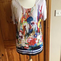 Ladies Bold floral stretch top size L Uk 14 includes postage