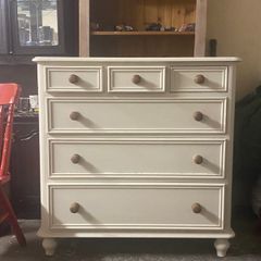 Solid wood chest of drawers