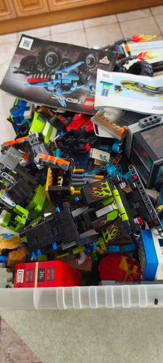 Box of random lego About 6 KG,