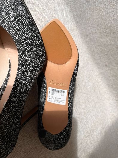 High heel shoes new