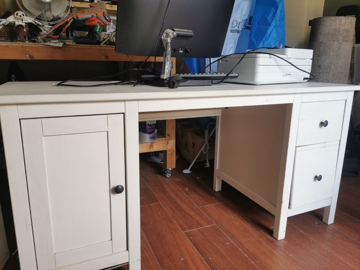 Work desk