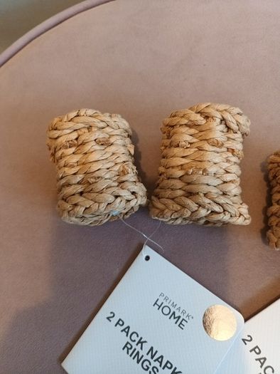 4 Rafia napkin holders